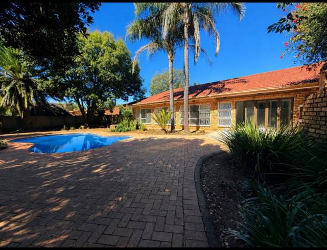 3 BEDROOM HOUSE FOR SALE IN VANDERBIJLPARK SW 2